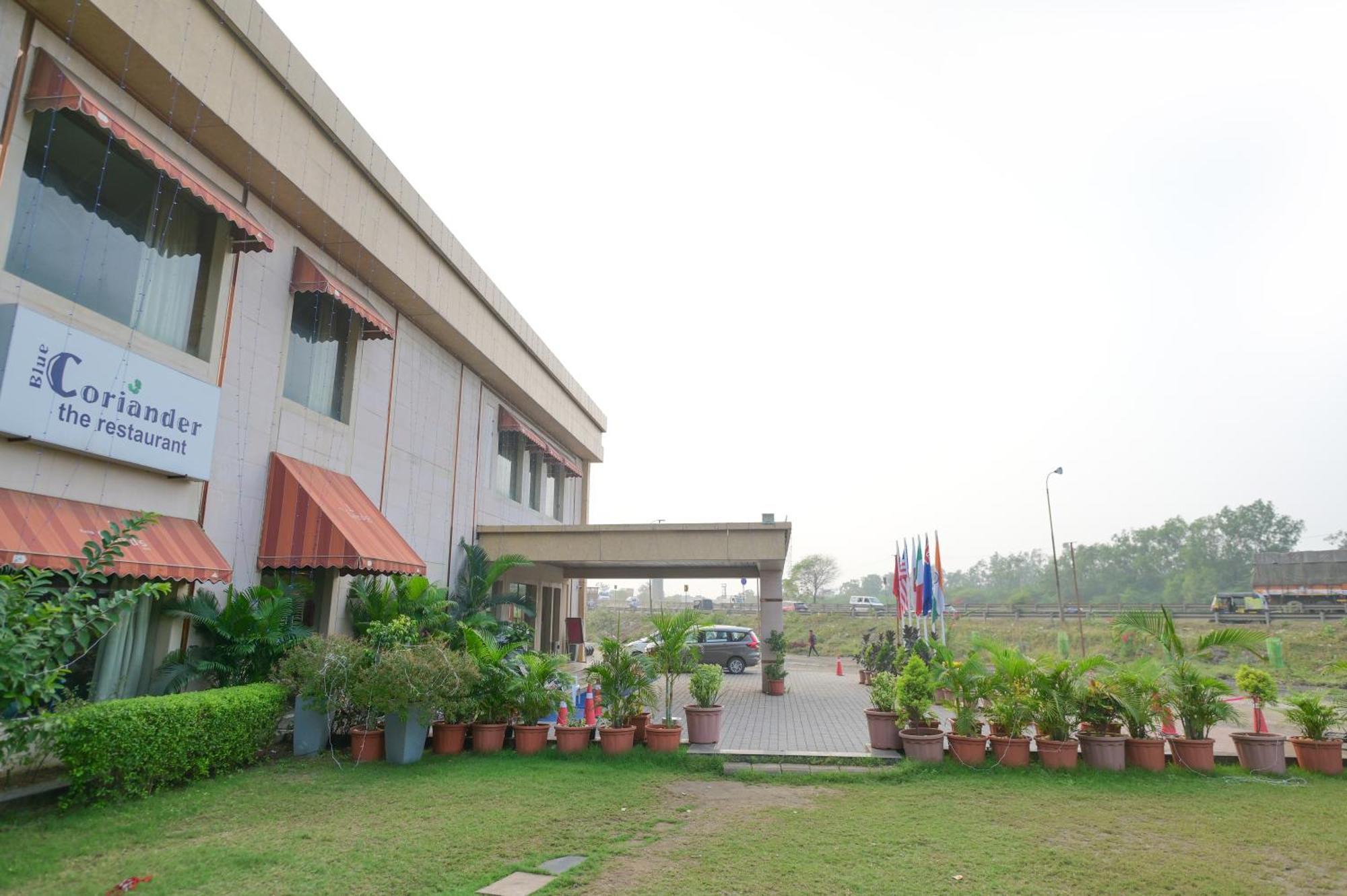 Rang Lords Inn Bharuch Exterior foto